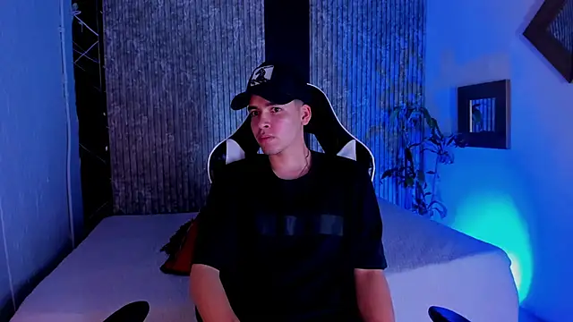 Mike 0233  online show from 10-12-25, 04:44