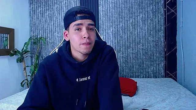 Mike 0233  online show from 10-18-25, 04:15