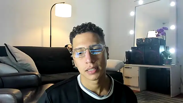 Snapshot of matt_benji chatting on 11-05-25, 04:01 matt benji online show from 11-05-25, 04:01