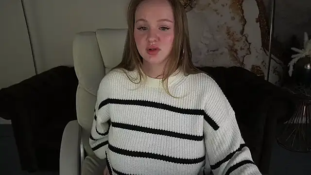 LylaYeess online show from 12-11-24, 07:25