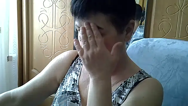 NicoleOlla online show from 01-31-25, 08:01