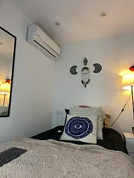 Snapshot of EmelyRogers chatting on 02-20-25, 06:46 EmelyRogers online show from 02-20-25, 06:46