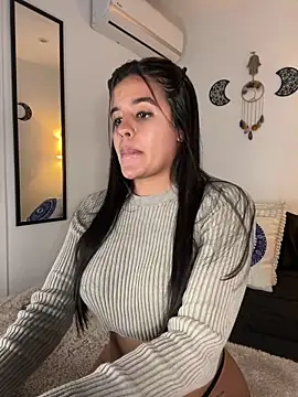 Snapshot of EmelyRogers chatting on 03-07-25, 06:43 EmelyRogers online show from 03-07-25, 06:43