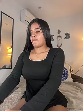 Snapshot of EmelyRogers chatting on 03-17-25, 06:21 EmelyRogers online show from 03-17-25, 06:21