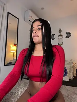 Snapshot of EmelyRogers chatting on 03-21-25, 07:24 EmelyRogers online show from 03-21-25, 07:24