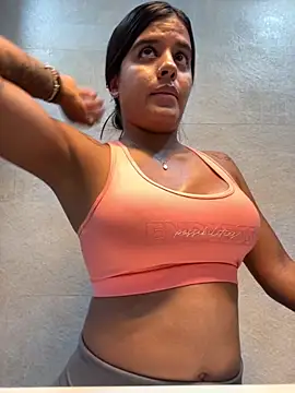 Snapshot of EmelyRogers chatting on 10-06-25, 05:32 EmelyRogers online show from 10-06-25, 05:32