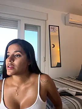 Snapshot of EmelyRogers chatting on 10-07-25, 05:54 EmelyRogers online show from 10-07-25, 05:54