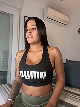 Snapshot of EmelyRogers chatting on 10-08-25, 06:38 EmelyRogers online show from 10-08-25, 06:38