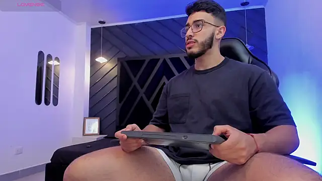 Liam Kleiin online show from 11-30-25, 01:48