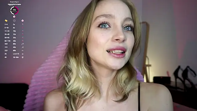 Snapshot of _LISA_BABYMETAL_ chatting on 12-15-24, 11:45  LISA BABYMETAL  online show from 12-15-24, 11:45