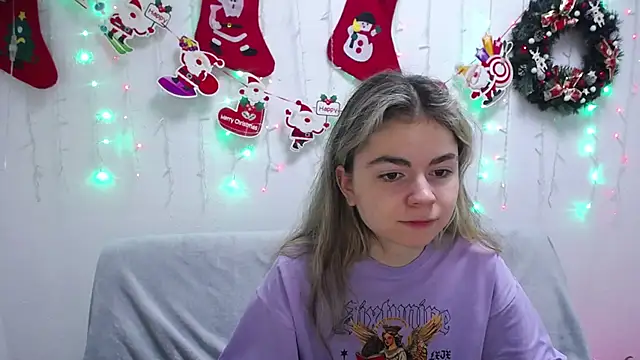TinaRedly online show from 12-17-24, 10:43
