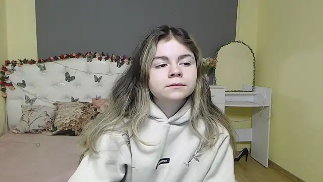 TinaRedly online show from 02-25-26, 06:45