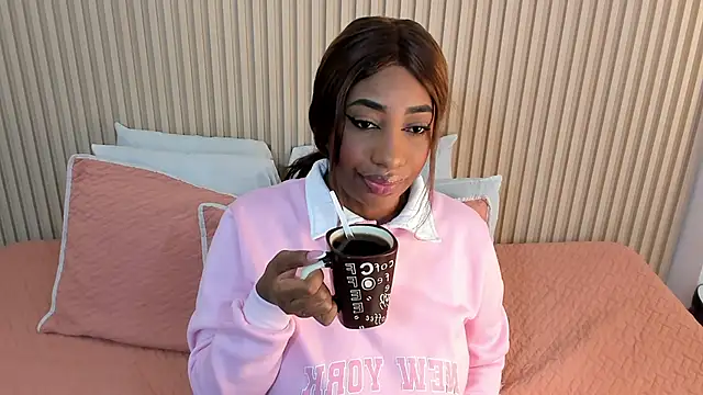 Snapshot of charlottebrowns_ chatting on 11-10-25, 12:15 charlottebrowns online show from 11-10-25, 12:15