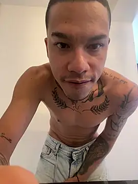 Snapshot of Osiiriis chatting on 01-22-25, 02:35 Osiiriis online show from 01-22-25, 02:35