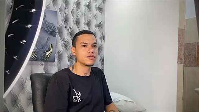 Snapshot of Osiiriis chatting on 01-26-25, 04:41 Osiiriis online show from 01-26-25, 04:41