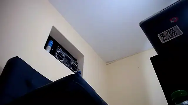 Snapshot of Osiiriis chatting on 02-09-25, 04:04 Osiiriis online show from 02-09-25, 04:04