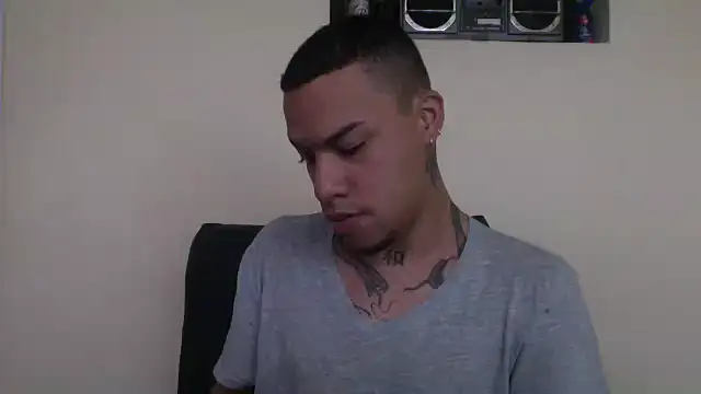 Snapshot of Osiiriis chatting on 02-09-25, 08:24 Osiiriis online show from 02-09-25, 08:24