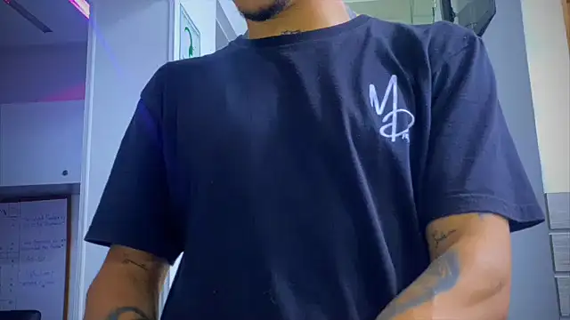 Snapshot of Osiiriis chatting on 02-11-25, 02:35 Osiiriis online show from 02-11-25, 02:35