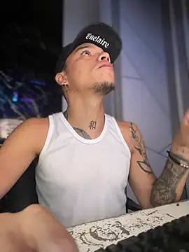 Snapshot of Osiiriis chatting on 02-25-25, 09:31 Osiiriis online show from 02-25-25, 09:31