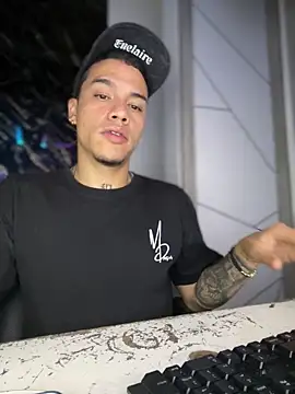 Snapshot of Osiiriis chatting on 03-02-25, 03:24 Osiiriis online show from 03-02-25, 03:24