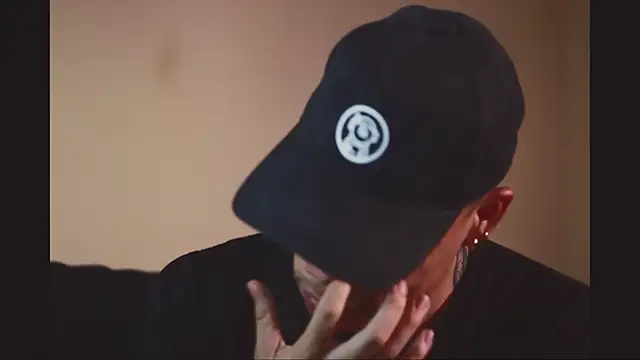 Snapshot of Osiiriis chatting on 03-10-25, 10:55 Osiiriis online show from 03-10-25, 10:55