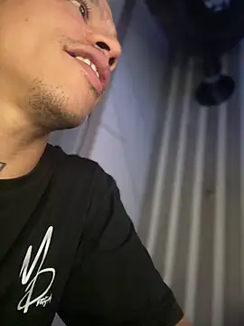 Snapshot of Osiiriis chatting on 03-11-25, 03:16 Osiiriis online show from 03-11-25, 03:16