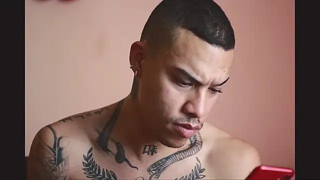 Snapshot of Osiiriis chatting on 03-11-25, 07:14 Osiiriis online show from 03-11-25, 07:14