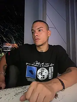 Snapshot of Osiiriis chatting on 03-13-25, 06:16 Osiiriis online show from 03-13-25, 06:16