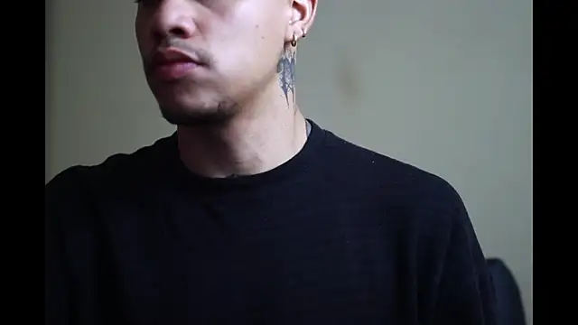 Snapshot of Osiiriis chatting on 03-21-25, 01:45 Osiiriis online show from 03-21-25, 01:45