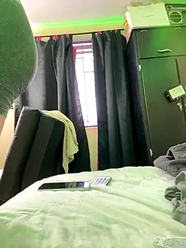 Snapshot of Osiiriis chatting on 12-14-25, 10:36 Osiiriis online show from 12-14-25, 10:36