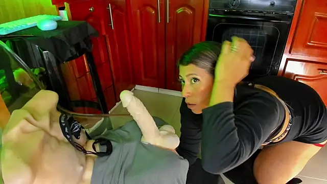 LaureenHills online show from 03-11-25, 09:45