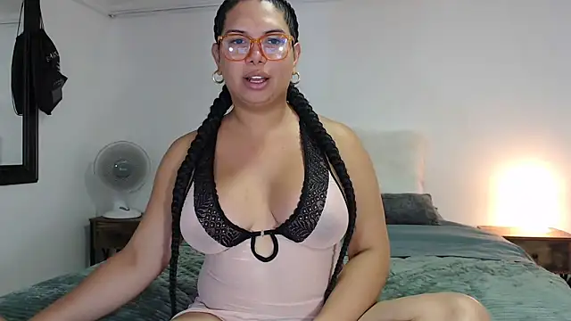 Snapshot of flowerdirtty chatting on 10-12-25, 05:45 flowerdirtty online show from 10-12-25, 05:45