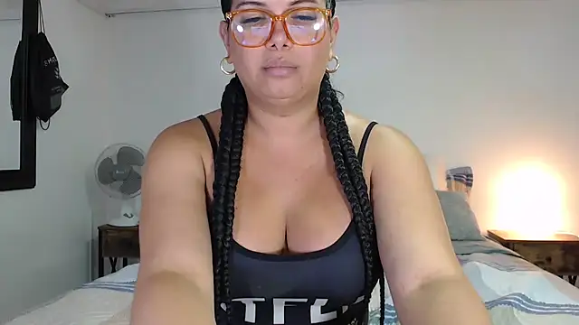 Snapshot of flowerdirtty chatting on 10-26-25, 03:23 flowerdirtty online show from 10-26-25, 03:23