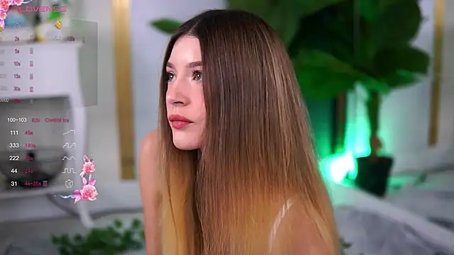 Snapshot of EvaWarenn chatting on 10-24-25, 12:34 EvaWarenn online show from 10-24-25, 12:34