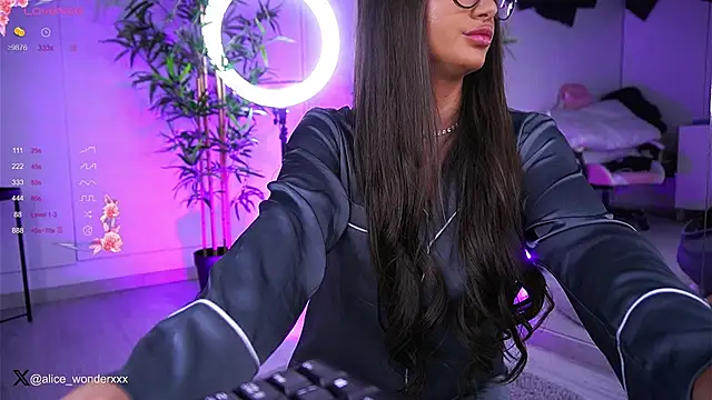 VanessaSimon online show from 01-16-25, 06:14