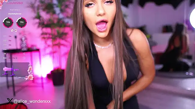 VanessaSimon online show from 01-30-25, 06:24