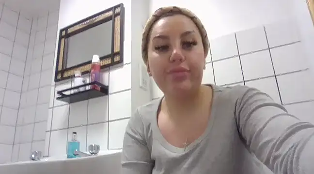 Snapshot of magical_mia chatting on 01-27-25, 12:37 magical mia online show from 01-27-25, 12:37