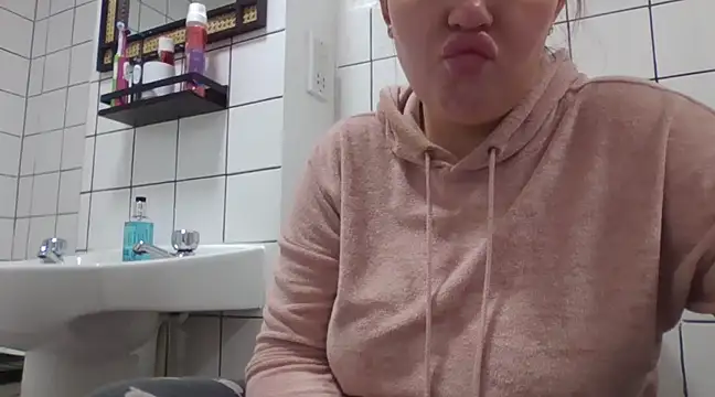 Snapshot of magical_mia chatting on 01-29-25, 05:24 magical mia online show from 01-29-25, 05:24