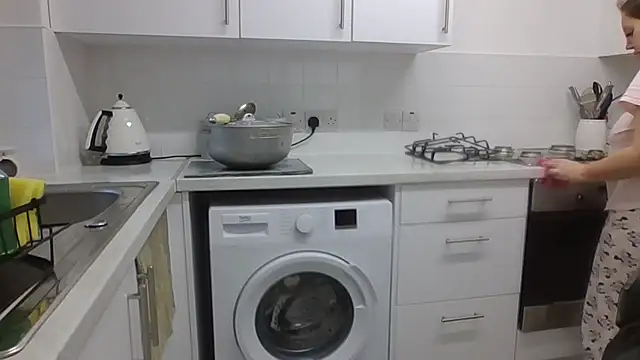 Snapshot of magical_mia chatting on 02-16-25, 11:38 magical mia online show from 02-16-25, 11:38