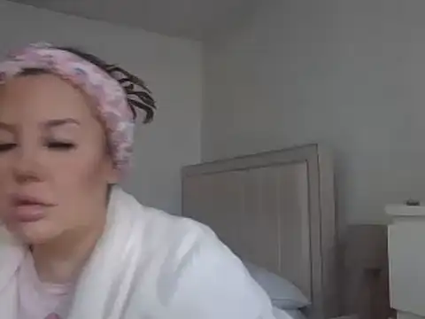 Snapshot of magical_mia chatting on 02-24-25, 12:37 magical mia online show from 02-24-25, 12:37