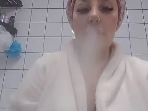 Snapshot of magical_mia chatting on 02-28-25, 10:20 magical mia online show from 02-28-25, 10:20