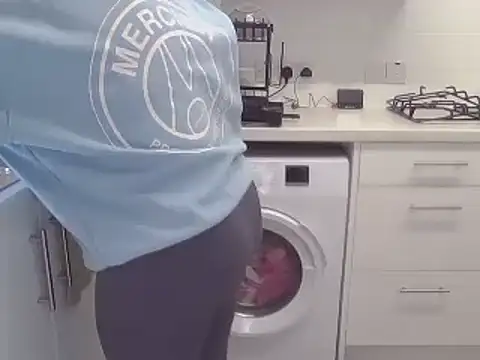 Snapshot of magical_mia chatting on 03-06-25, 02:40 magical mia online show from 03-06-25, 02:40