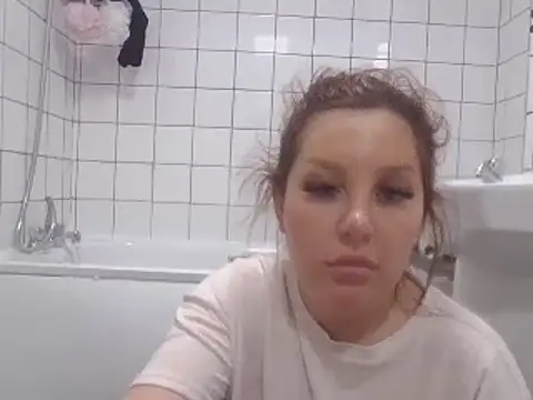 Snapshot of magical_mia chatting on 03-10-25, 12:48 magical mia online show from 03-10-25, 12:48