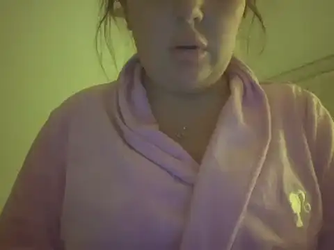 Snapshot of magical_mia chatting on 03-18-25, 08:26 magical mia online show from 03-18-25, 08:26