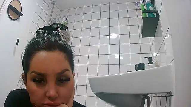 Snapshot of magical_mia chatting on 09-28-25, 04:45 magical mia online show from 09-28-25, 04:45