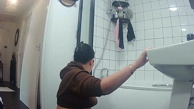 Snapshot of magical_mia chatting on 10-09-25, 01:09 magical mia online show from 10-09-25, 01:09