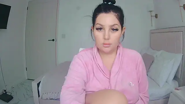 Snapshot of magical_mia chatting on 10-23-25, 11:31 magical mia online show from 10-23-25, 11:31