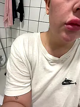 Snapshot of magical_mia chatting on 11-07-25, 10:26 magical mia online show from 11-07-25, 10:26