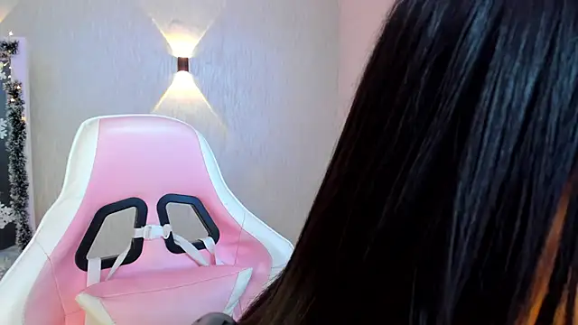 miagomezweb1 online show from 12-21-24, 06:34