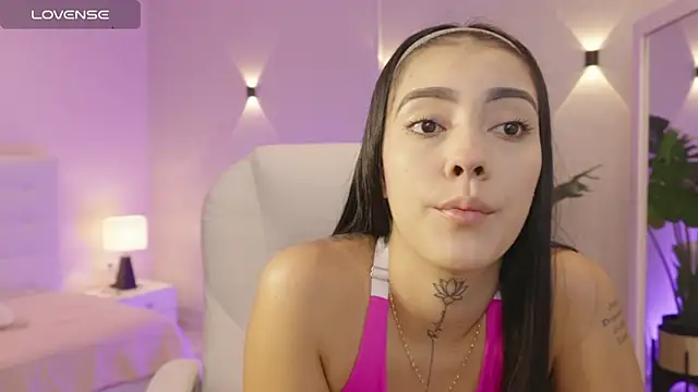 miagomezweb1 online show from 10-15-25, 01:33